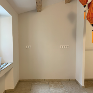 Lfa-construction-renovation-interieure-creation-etageres-suspendues-beton
