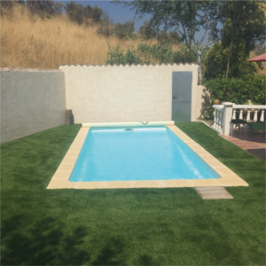 Lfa-construction-renovation-exterieure-tour-de-piscine-gazon-synthetique